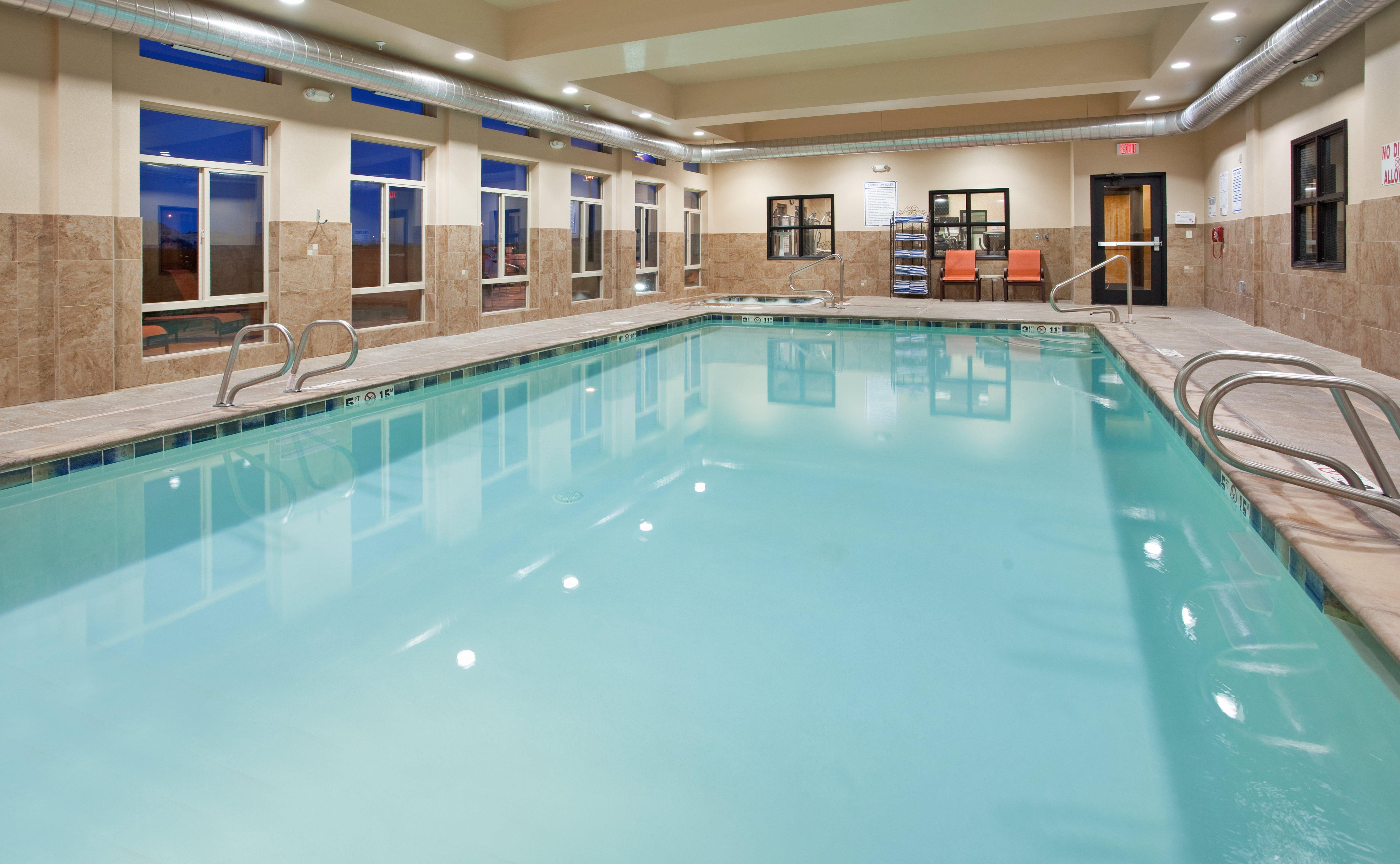 Holiday Inn Express & Suites Gallup East By Ihg Exterior foto